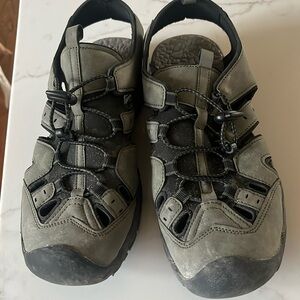 Keen like shoes mens size 9 neutral color